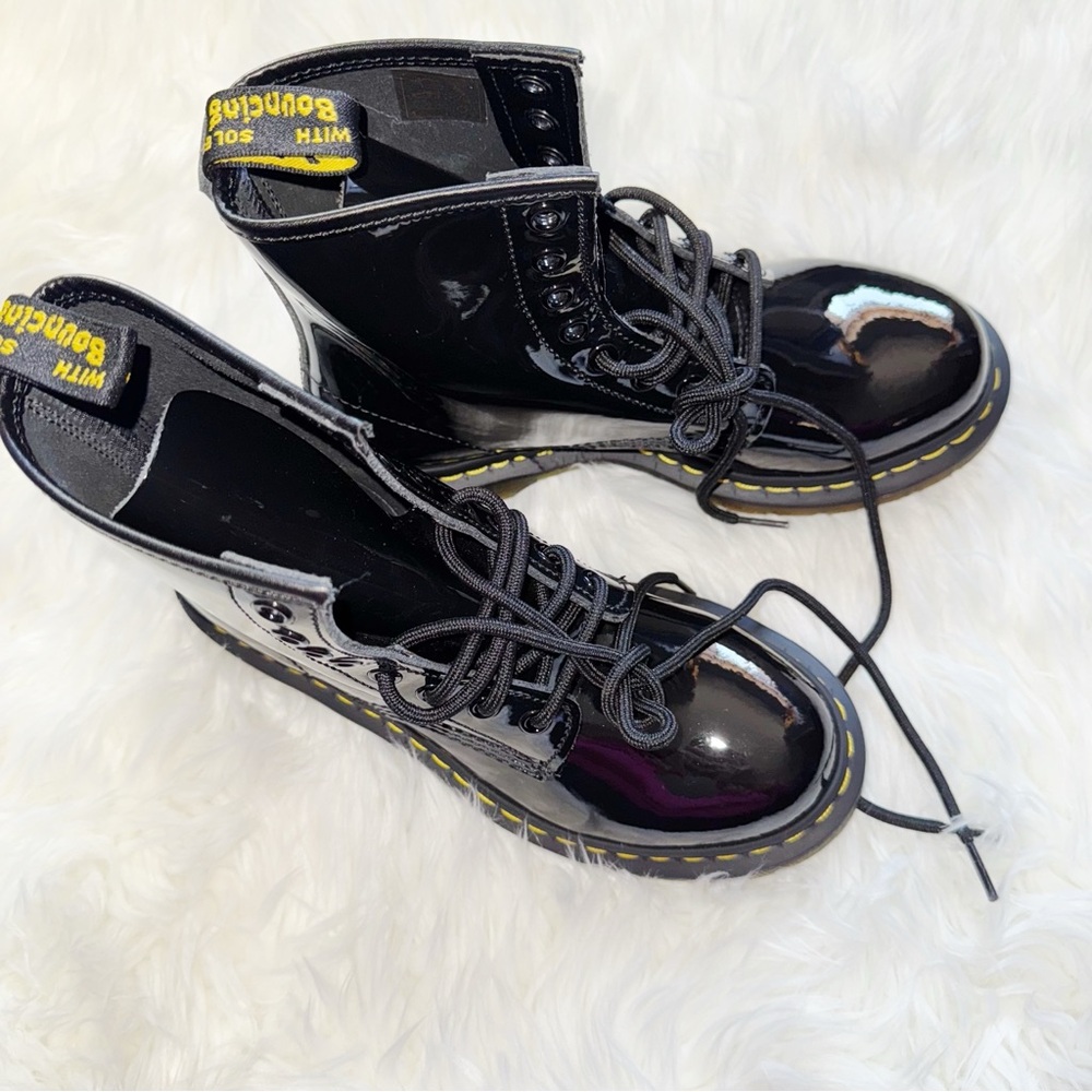 Dr. Martens Black Patent Leather Lace-Up Boots Size 7 - Picture 6 of 10